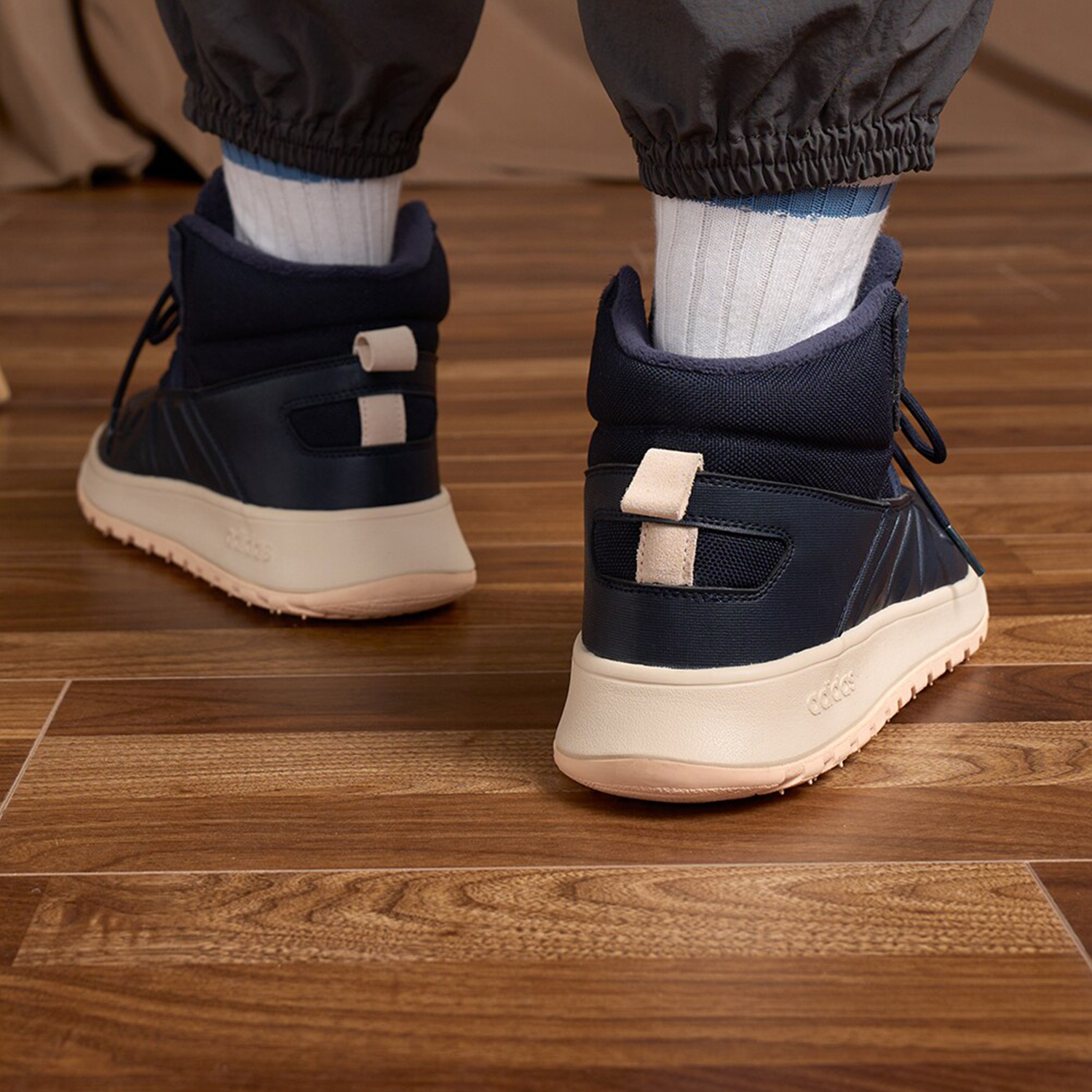 加绒运动休闲鞋Adidas/阿迪达斯