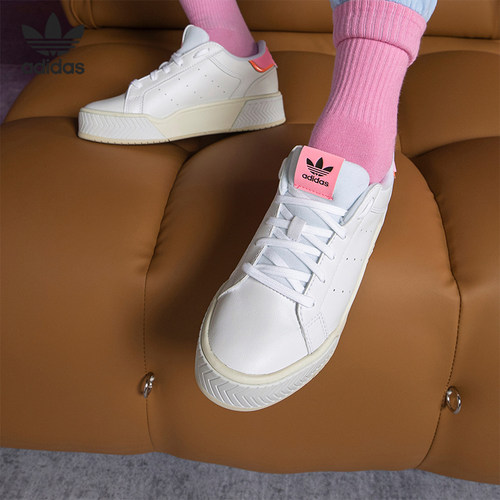阿迪达斯女子休闲运动板鞋