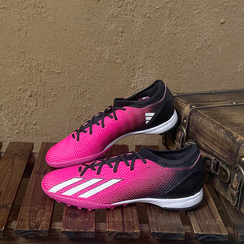 足球鞋Adidas/阿迪达斯