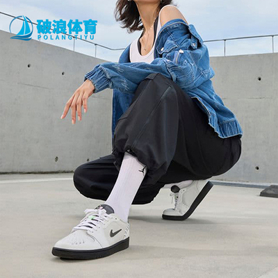 耐克女士透气轻质休闲板鞋