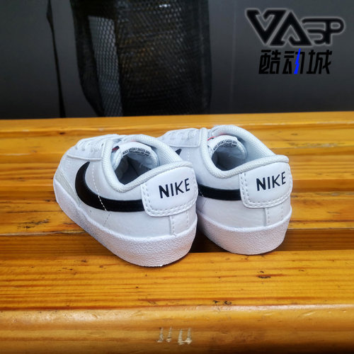 耐克小童低帮休闲运动鞋