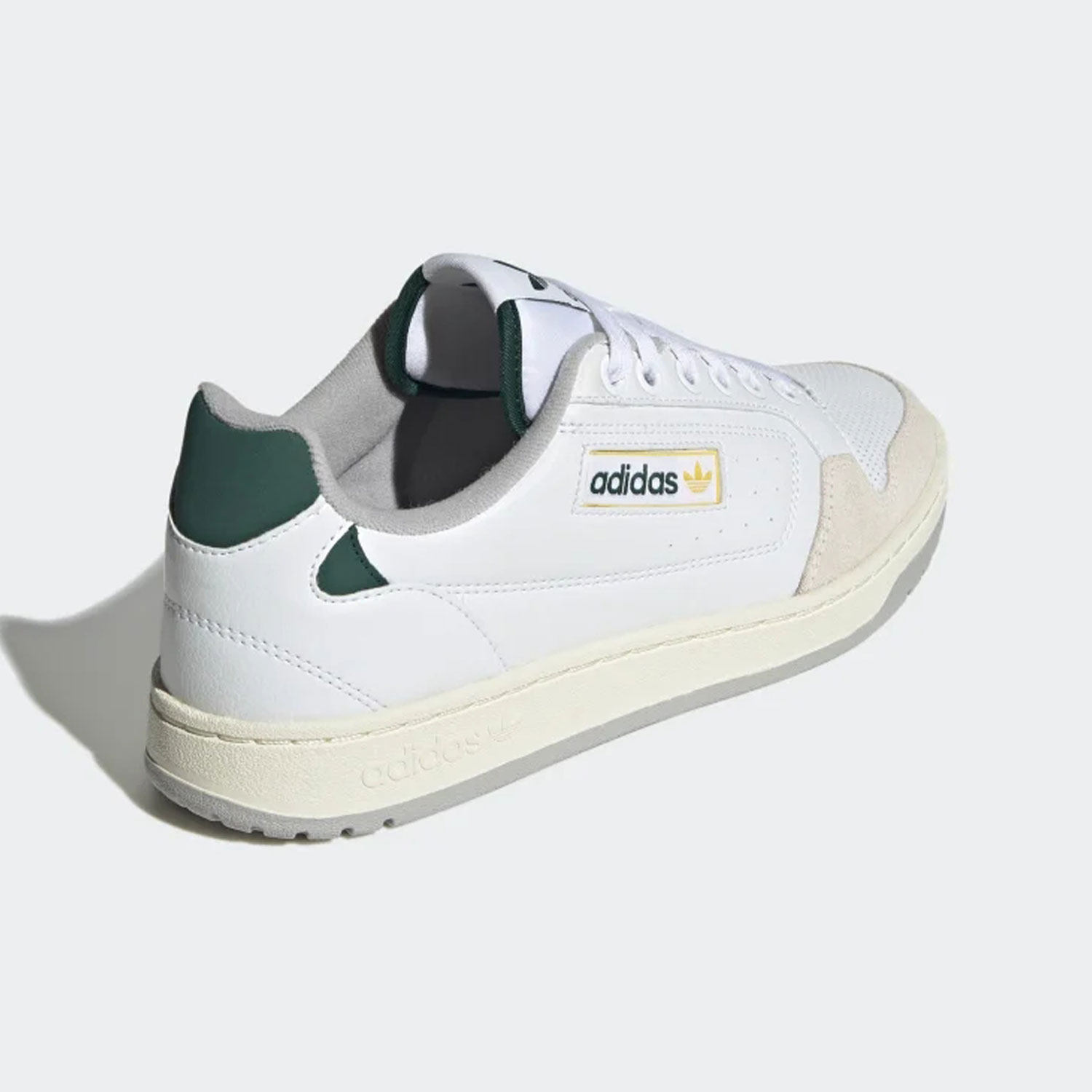 板鞋低帮（帮高小于10cm)