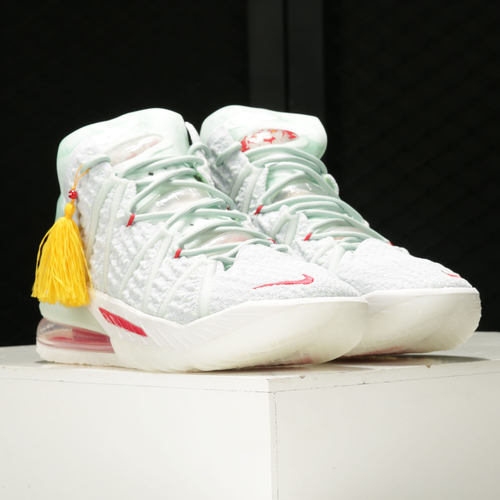 耐克LEBRON18男子气垫篮球鞋