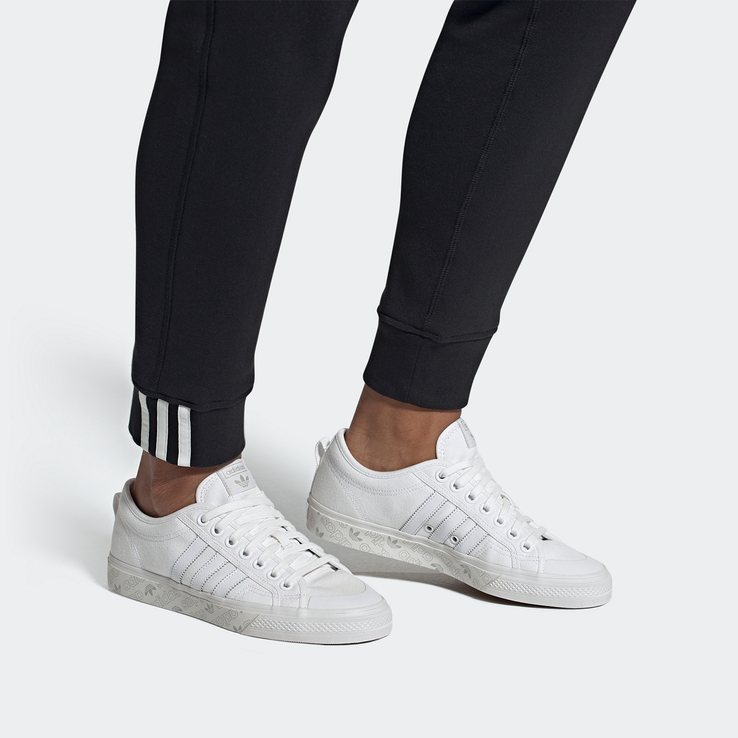 休闲板鞋Adidas/阿迪达斯