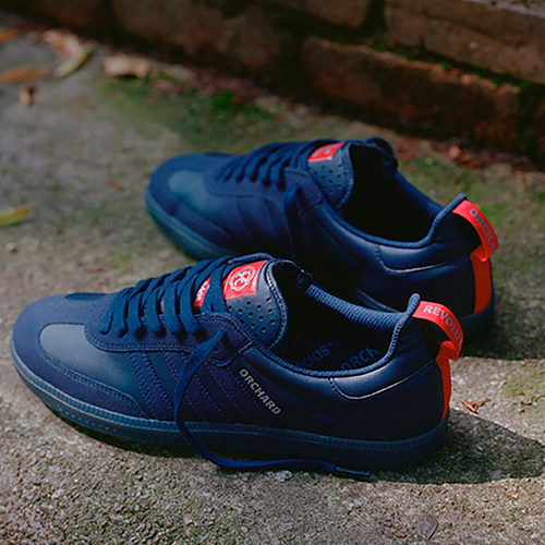 板鞋低帮（帮高小于10cm)