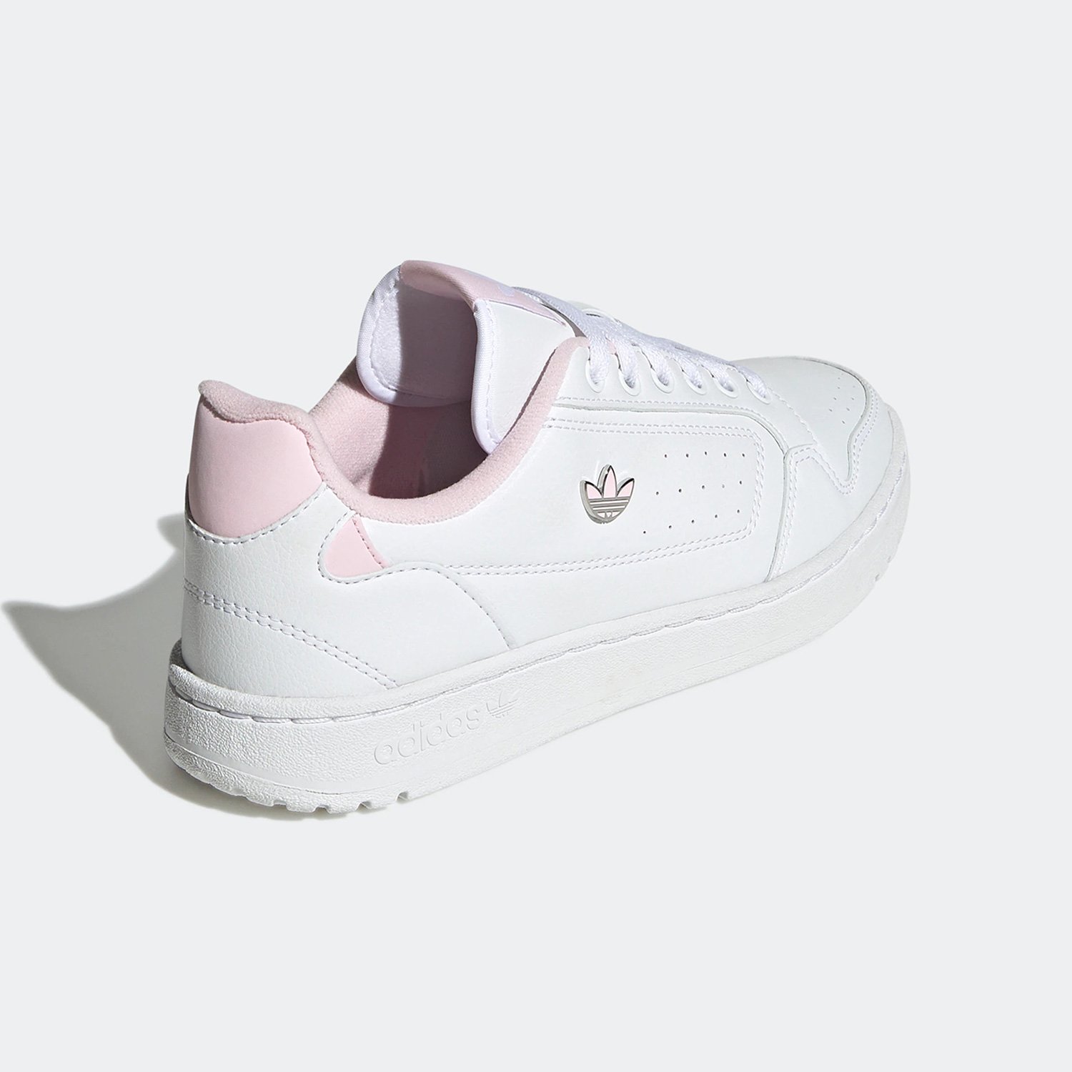 板鞋低帮（帮高小于10cm)