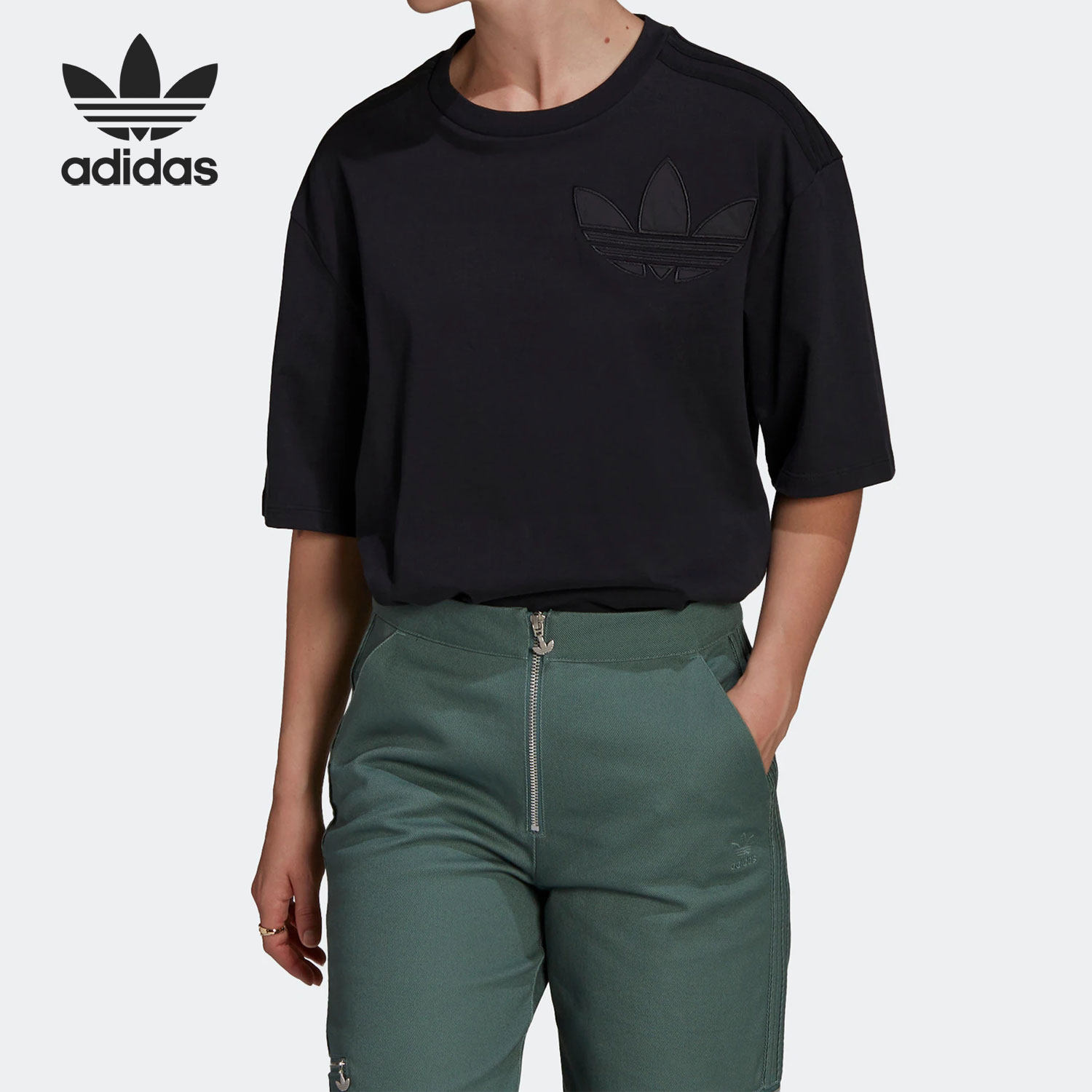 阿迪达斯女士运动短袖