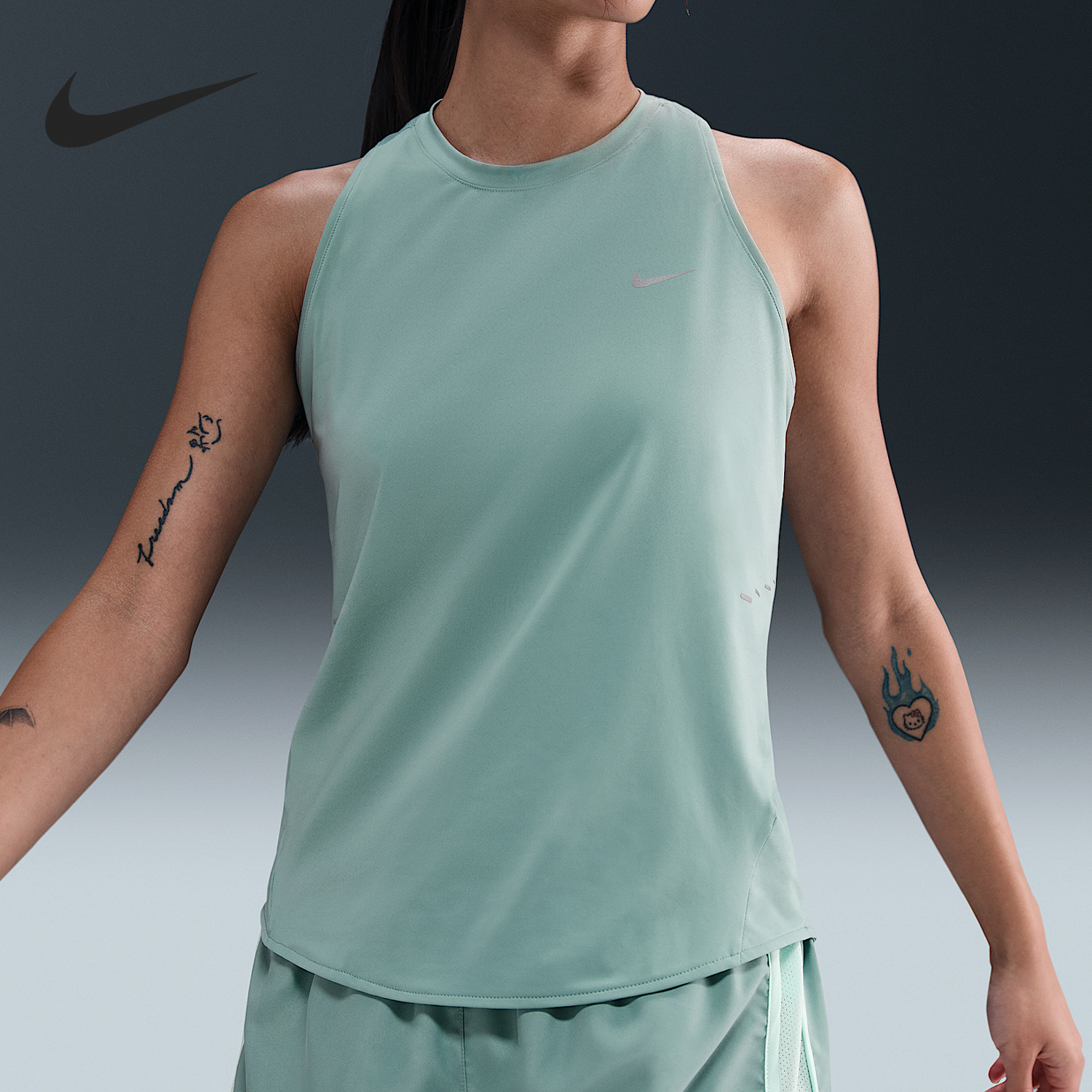Nike/耐克正品Swift Dri-FIT女士轻盈跑步运动背心HQ0621-017