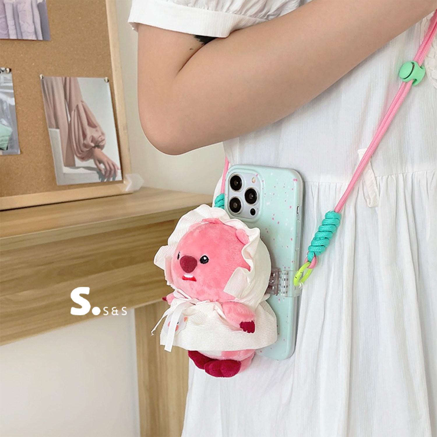 小海狸手机夹挂绳可调节斜挎可背挂脖手机壳背夹玩偶挂件手机链