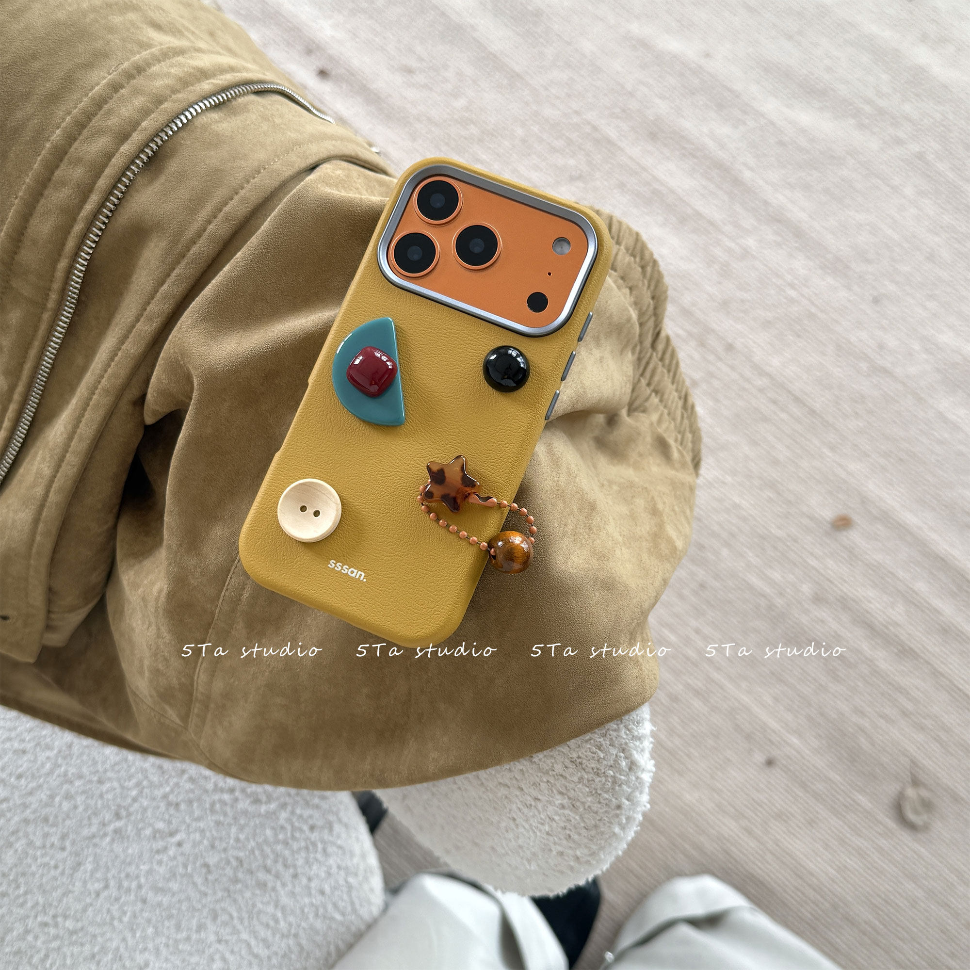 iphone15pro小众秋冬姜黄手机壳