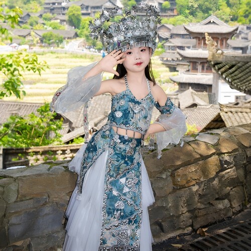 女童汉服苗族走秀摄影旅拍服饰