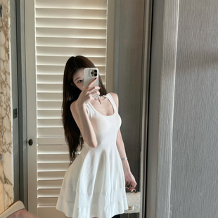 甜甜夏上新名媛气质简约高级收腰镂空针织U领伞裙连衣裙H6576