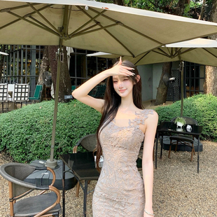 甜甜金感贵气暮光之城立体花叶蕾丝吊带裙温柔气质连衣裙b8788