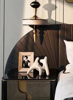 现代样板房艺术设计家居床头柜软装搭配饰品摆件创意相框道具摆件
