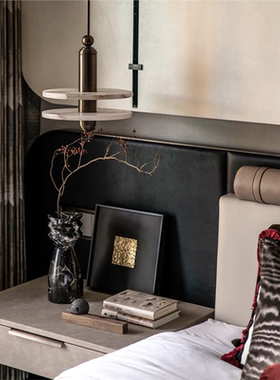 现代轻奢样板间卧室床头柜摆设桌面花器花瓶花艺装饰画书籍陈列