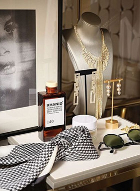 展厅橱柜轻奢样板房衣帽间