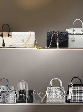 女士样板间陈列灰简约黑白包包展厅摆件手提包衣帽间全屋定制包包