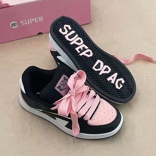 国潮黑粉色闪电字母底面包鞋女ins耐磨有擦声板鞋舒适百搭运动鞋