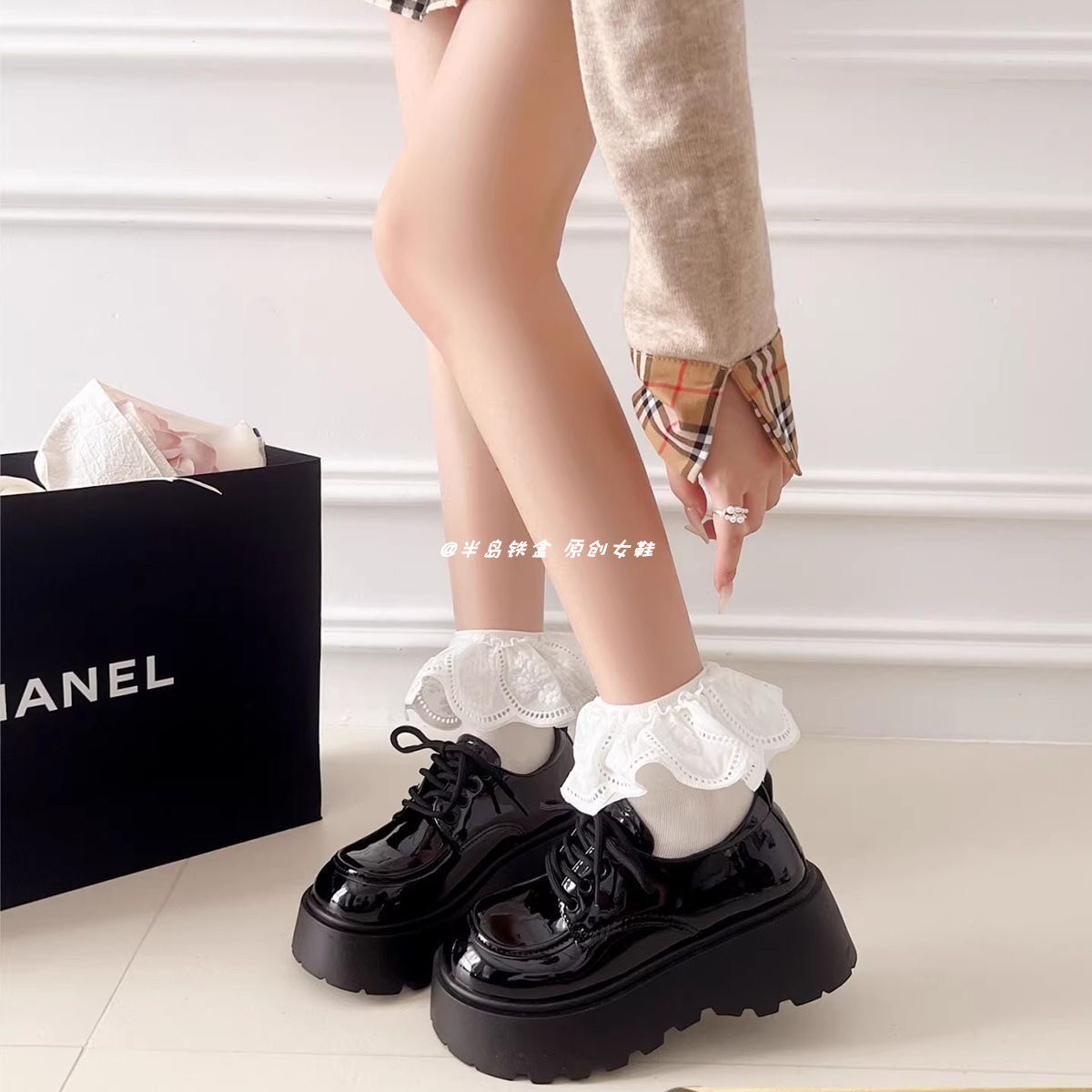 厚底乐福鞋女2026新款亮黑色百搭学院风软底松糕鞋女jk系带小皮鞋
