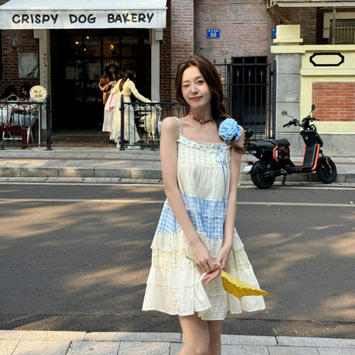 小个子甜美拼接格子法式吊带裙