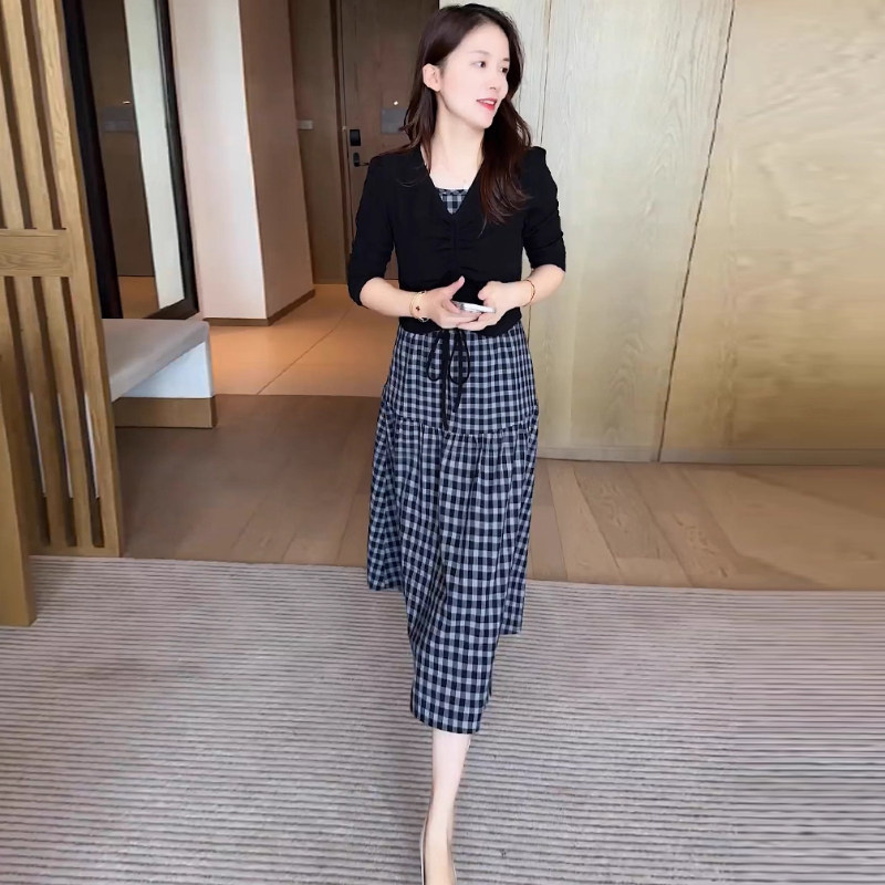 时尚套装女2025秋季新款气质减龄显瘦格子连衣裙针织罩衫两件套潮