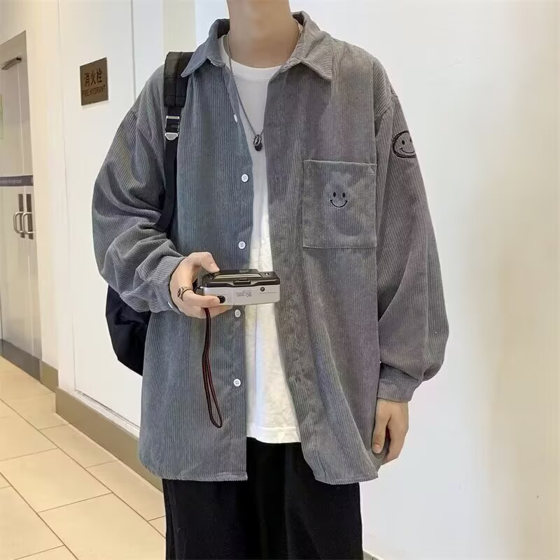 复古米白灯芯绒衬衫外套男生
