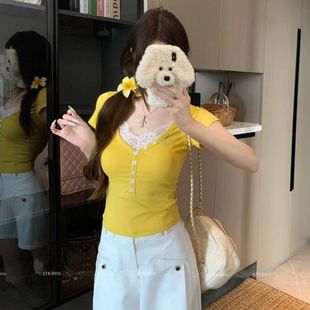 上衣 黄色拼接蕾丝假两件v领短袖 T恤女夏季 修身 设计感纯欲紧身短款