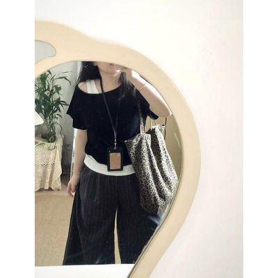 撞色假两件斜肩设计感短袖t恤女夏2025新款露肩穿搭ins风短款上衣