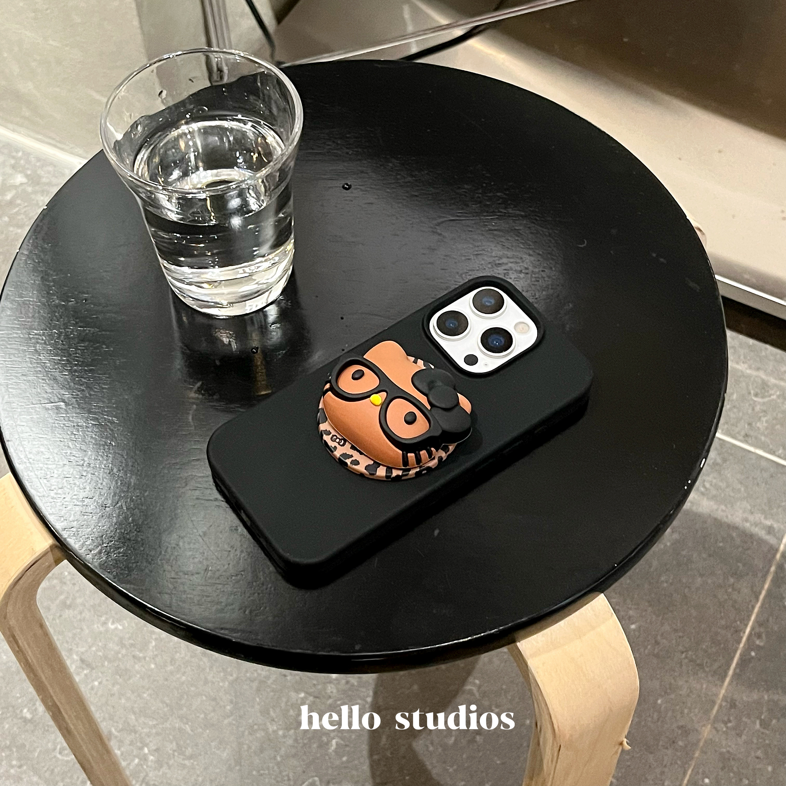 立体甜酷黑皮kt磁吸支架手机壳