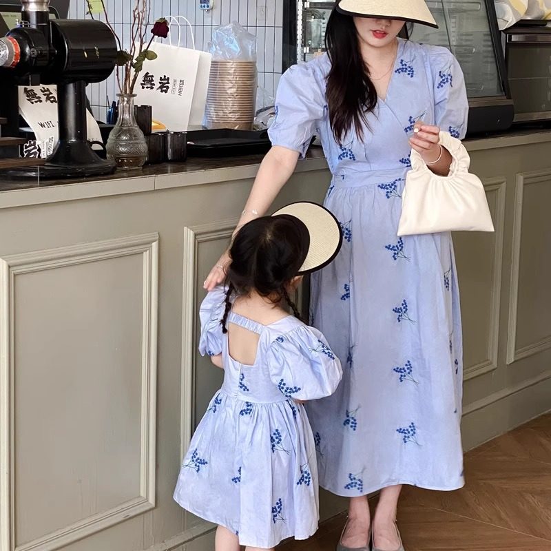 亲子装短袖连衣裙母女刺绣纯棉显瘦洋气时髦裙子不一样的亲子装