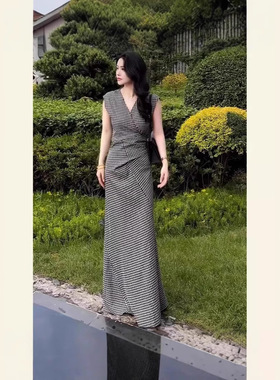 250482夏季新款百搭时尚给咱别致背心连衣裙女夏季气质通勤风裙子