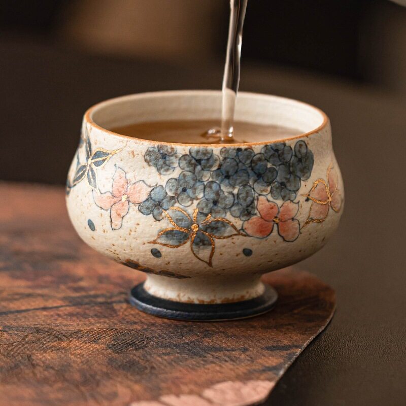 青花火石红茶杯描金绣球花高足圆