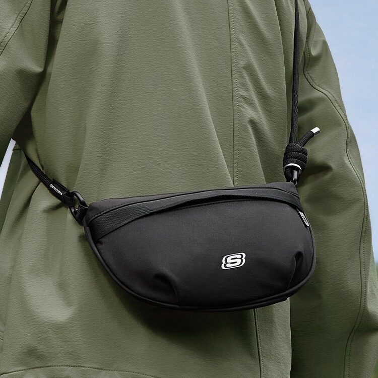 斯凯奇2026春季男女同款单肩斜挎包经典百搭设计防水轻便舒适