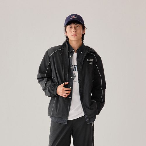 梭织面料，质地轻薄挺括，泼水性好