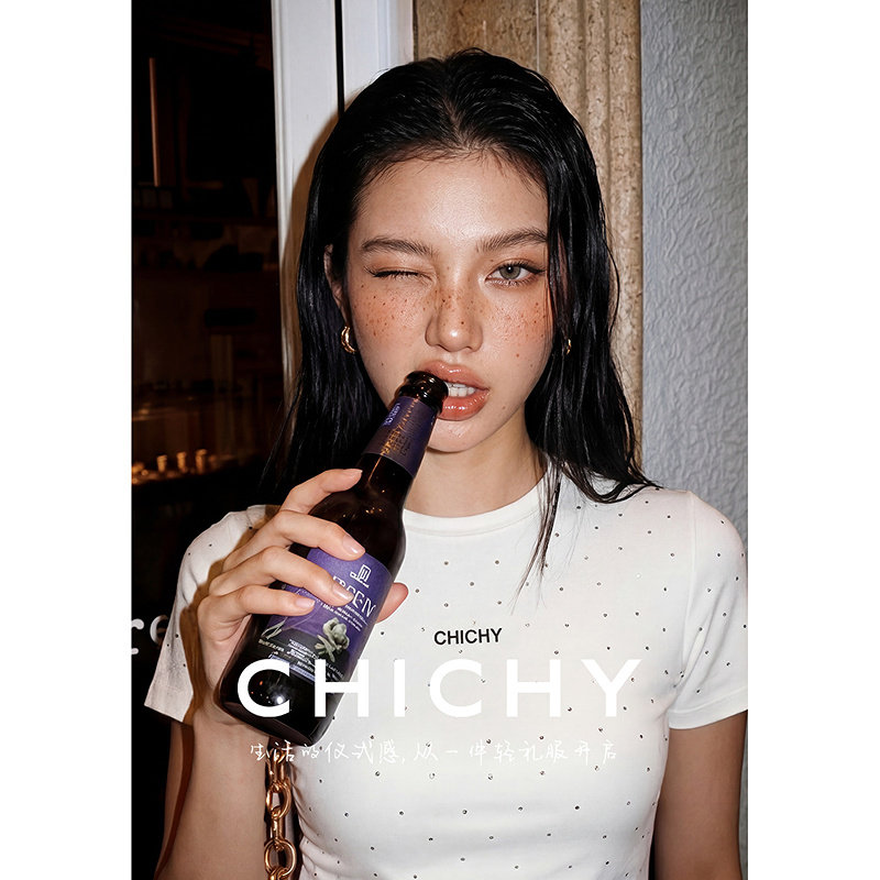 CHICHY米白色字母短袖t恤