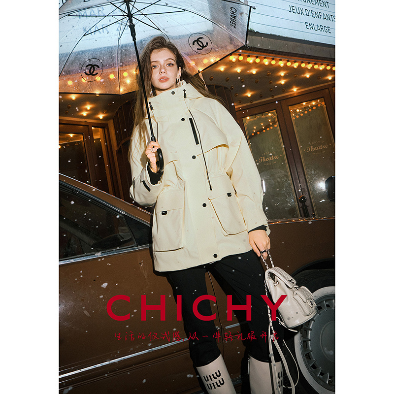 CHICHY浅黄色工装风连帽羽绒服