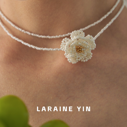 LARAINE YIN小众高级感手工串珠山茶花朵项链法式小香风米珠颈链
