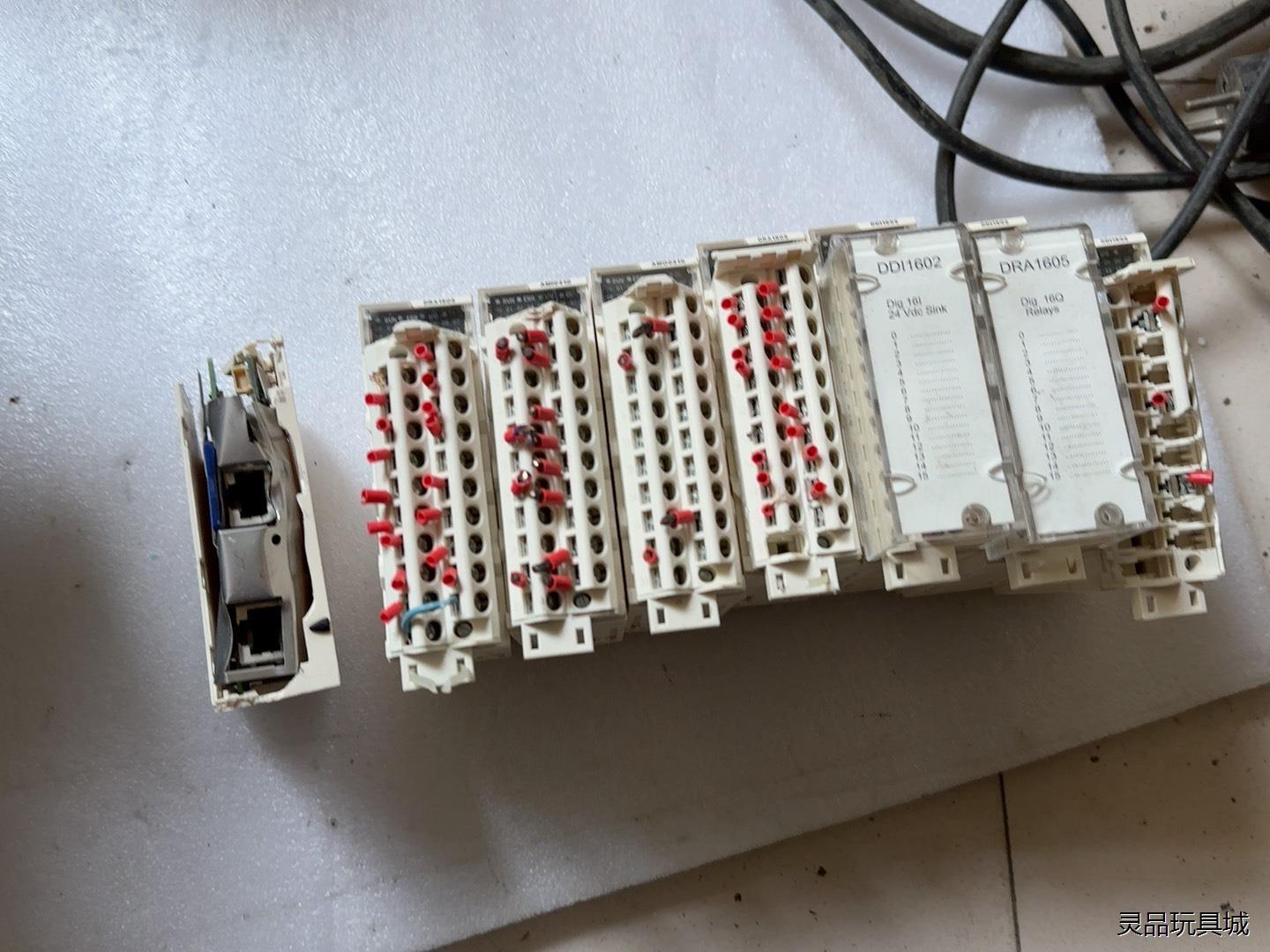 施耐德PLC,BMXP342020,外壳破损,有变形,议价商品