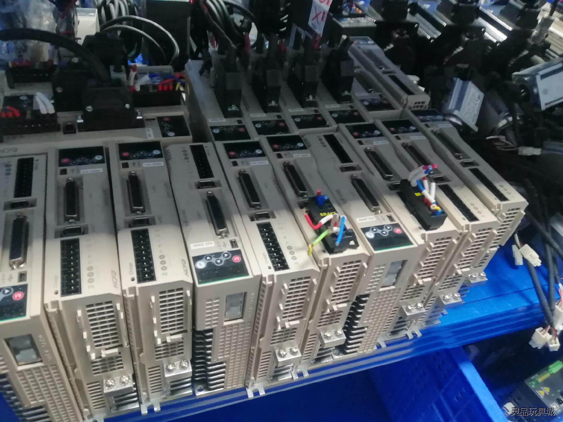 禾川伺服电机200瓦，有两款X3带X2电机只有两套，身下全议价商品