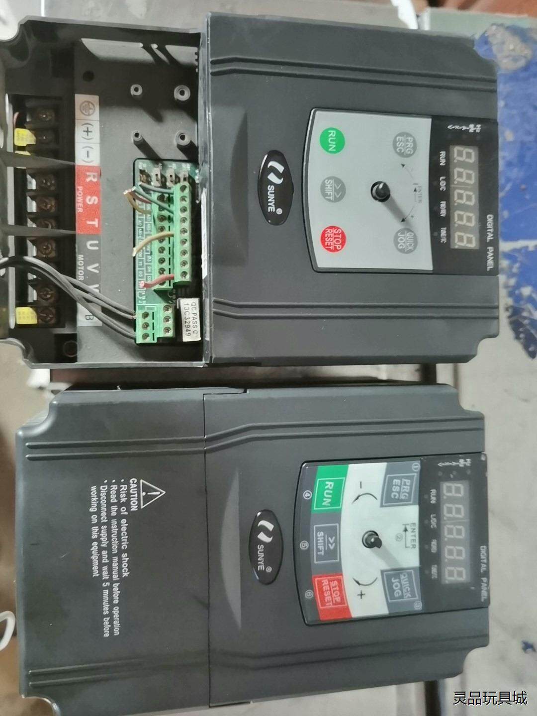 日业变频器,2.2一台,右边这台带盖子的,功能包好成色议价商品