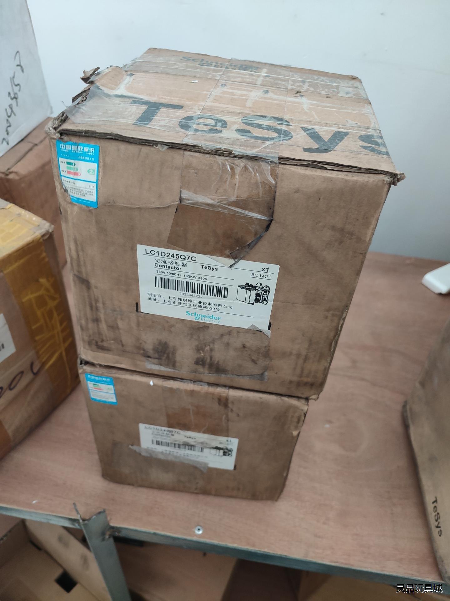 施耐德LC1D245Q7C交流接触器两台盒子破旧。产品全新便议价商品