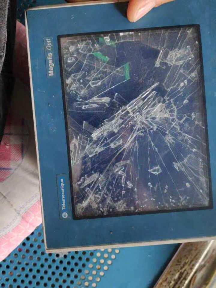 施耐德xbtot2110触控屏幕  屏破,通电没反应,尸体,给洁川议价
