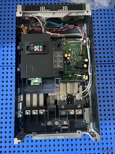 #变频器  富士（FRN0168F2S-4C）75/90 成议价商品