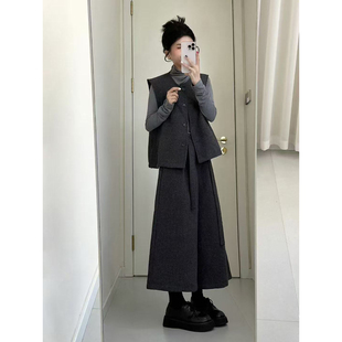 韩系松弛感淡人通勤穿搭女秋冬新款打底衫叠穿马甲半身裙三件套装