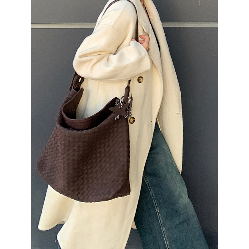 泡芙小姐单肩斜挎大容量托特包冬