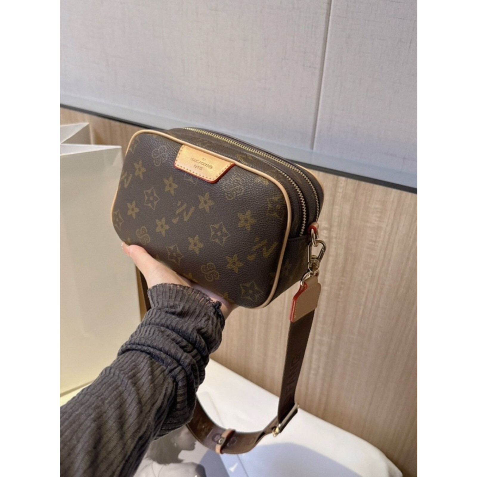 轻奢品牌香港潮牌老花小包包女2026新款潮真皮单肩斜挎包多层多拉