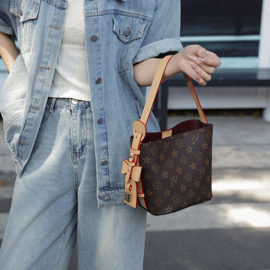 香港潮牌老花女包2025新款水桶包小众设计原创高级感轻奢时尚简约