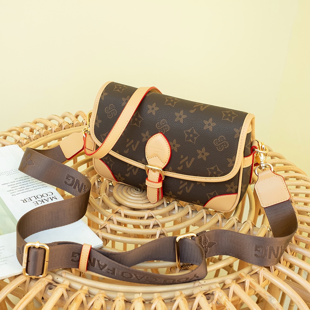 香港潮牌老花女包2025新款老花法棍包小众设计原创高级感轻奢时尚