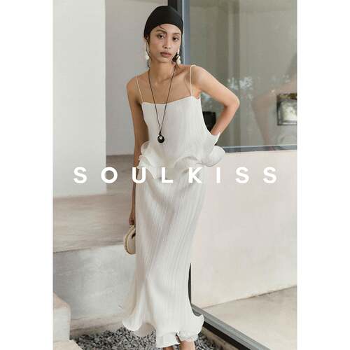 SOULKISS店主强推 敲美氛围感H国进口立体压褶三宅风吊带半裙套装