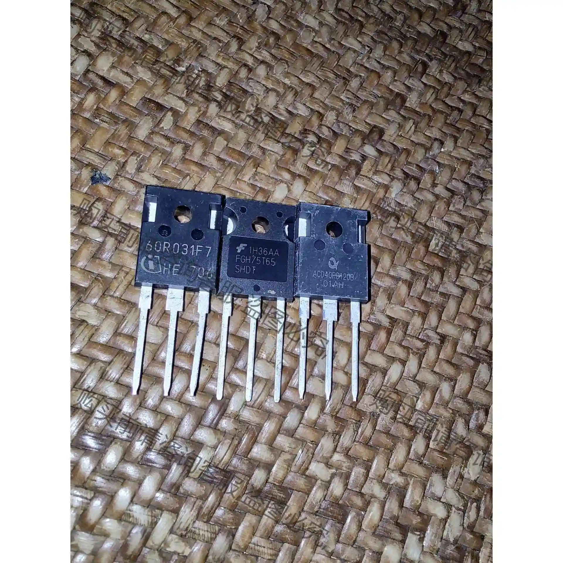 IPW6OR031CF7有10个，ACD40PD120B有1 议价产品 原装拆机功能完好